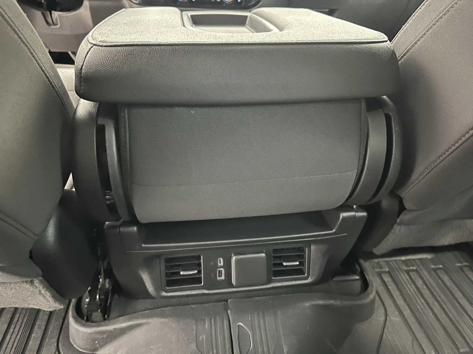 Used 2024 Summit White GMC Elevation image 20