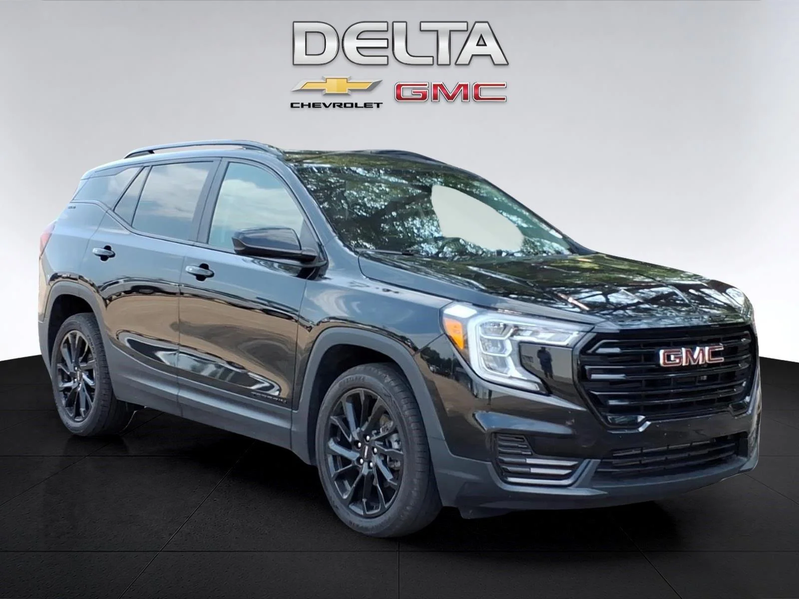 Used 2023 EBONY TWILIGHT METALLIC GMC SLE image 7