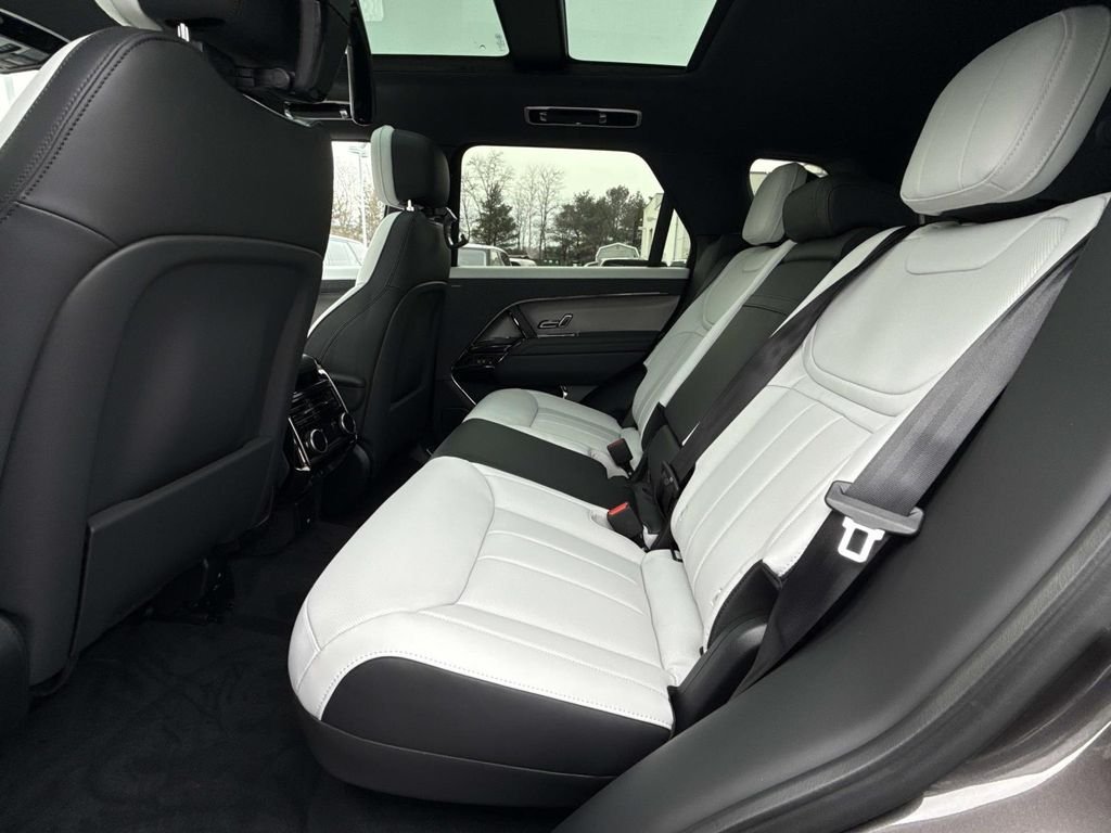 New 2026 Charente Grey Land Rover Dynamic SE image 16
