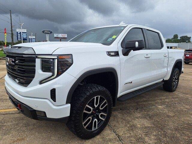 Used 2023 WHITE GMC AT4 image 9