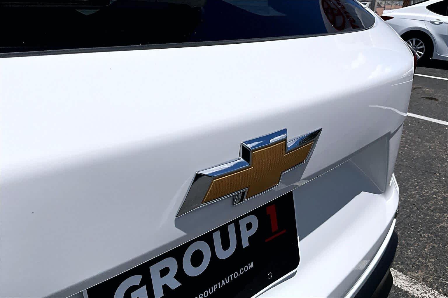 Used 2025 Summit White Chevrolet LT image 28