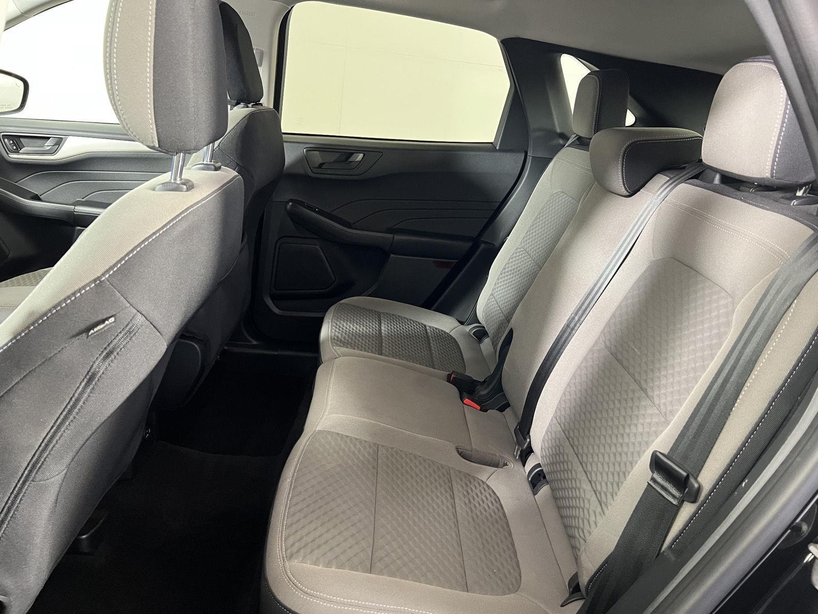 Used 2022 Agate Black Ford SE image 17