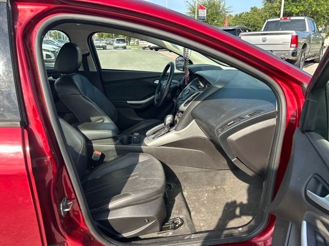 Used 2013 Red Ford SE image 11