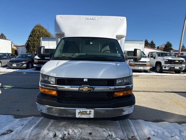 New 2025 Summit White Chevrolet 2WT image 2