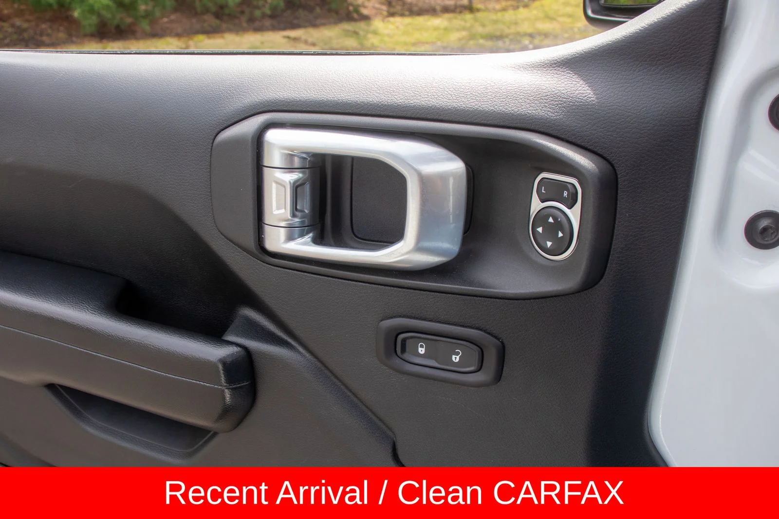 Used 2019 White Jeep Sport S image 21