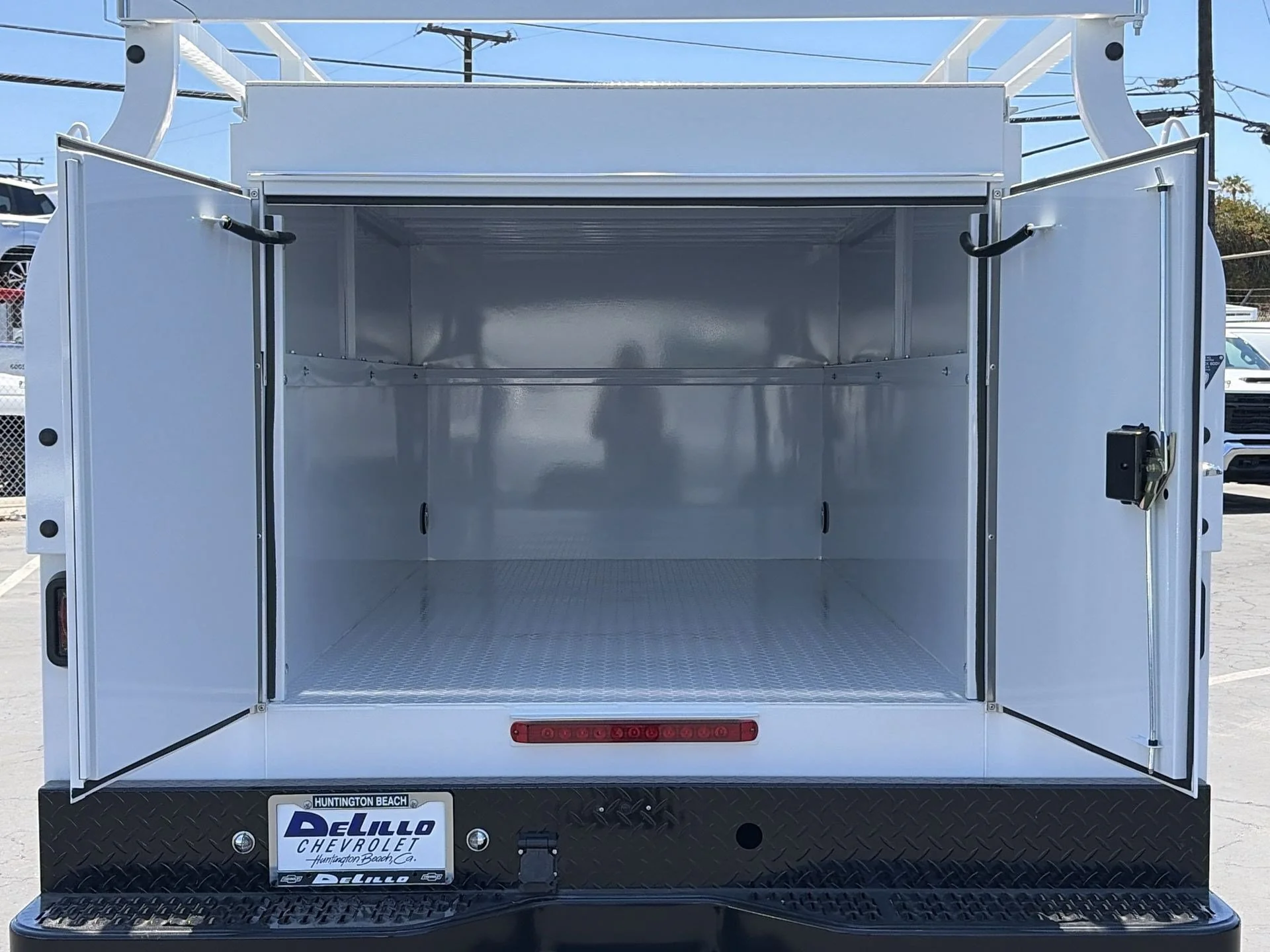 New 2026 Summit White Chevrolet WT image 25
