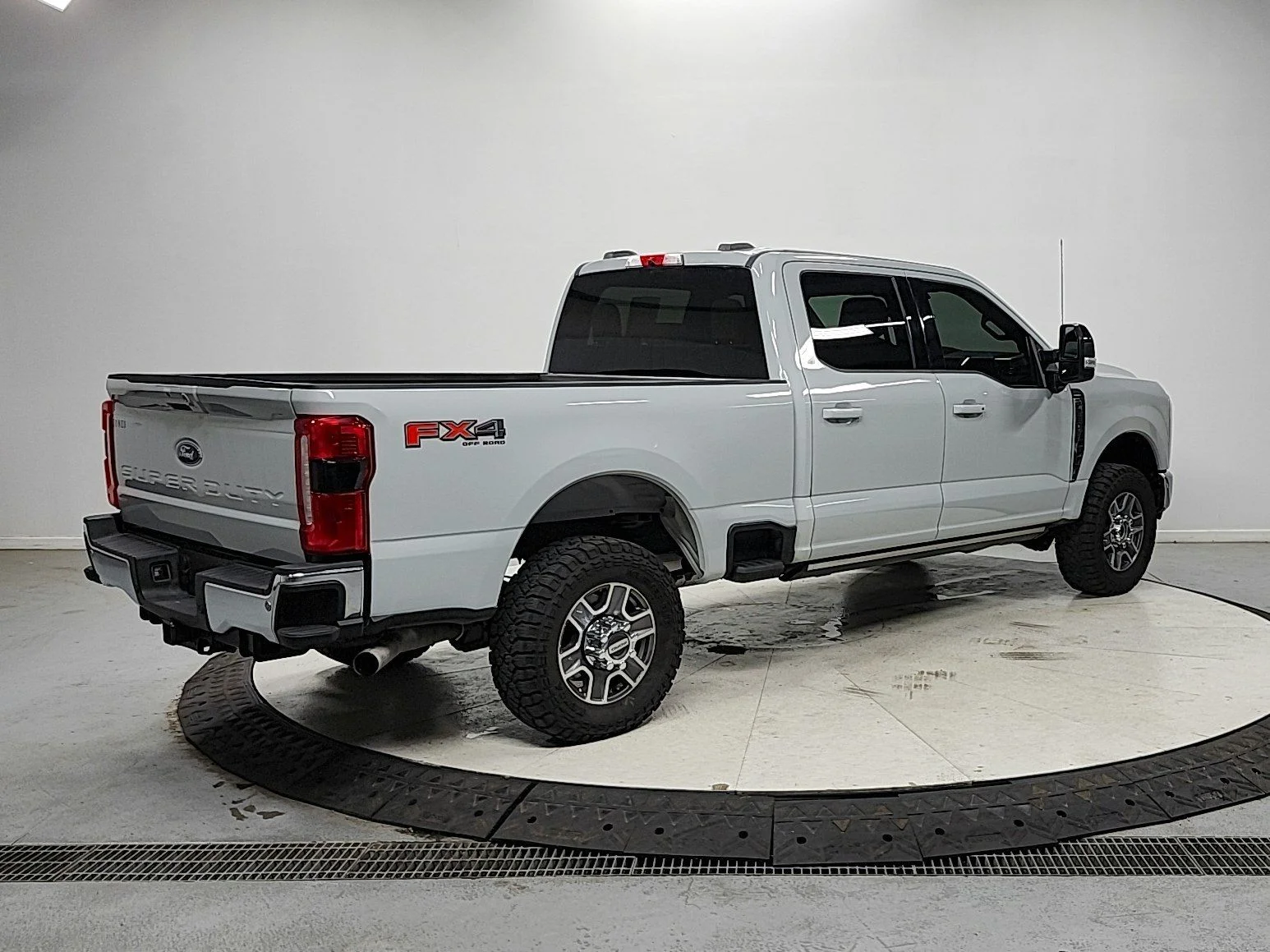 Used 2025 White Ford Lariat image 7