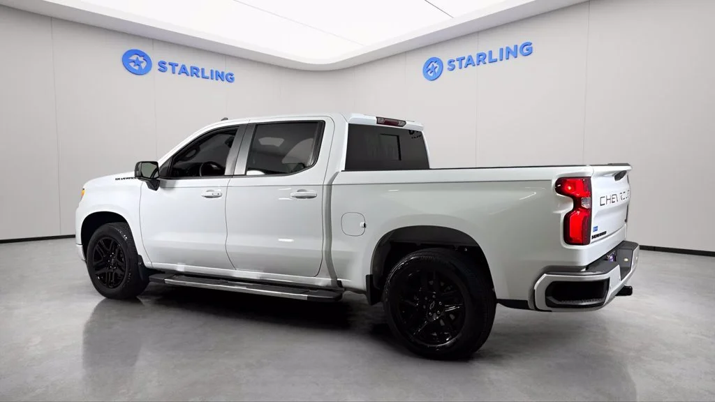 Used 2023 SUMMIT WHITE Chevrolet RST image 4