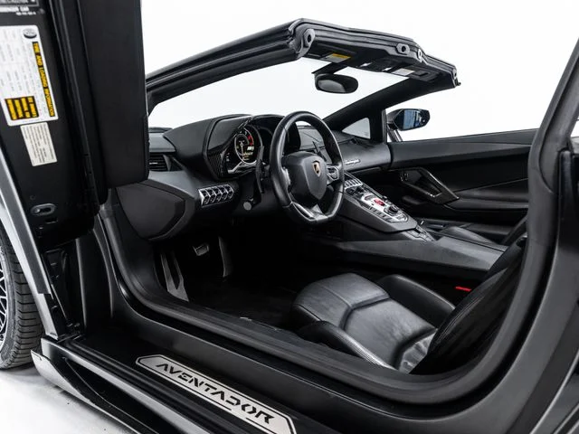 Used 2014  Lamborghini  image 17