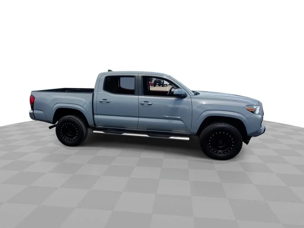 Used 2020 Gray Toyota SR5 image 9
