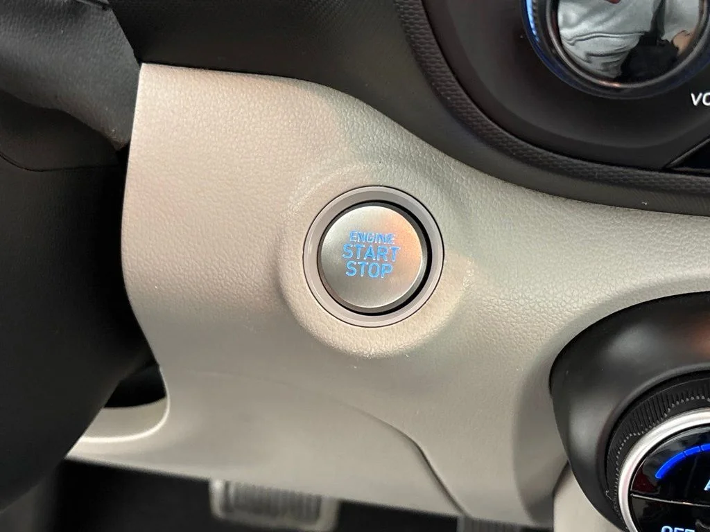 Used 2025 Black Hyundai SEL image 30