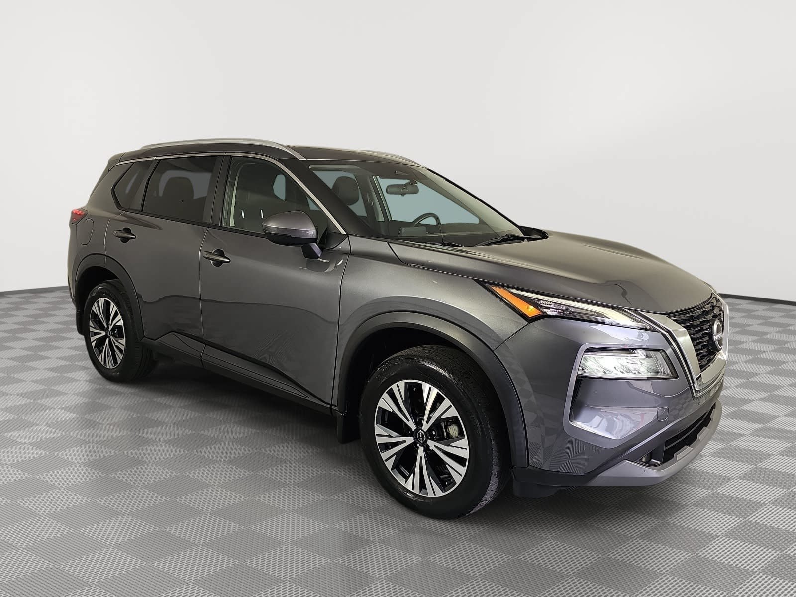 Used 2022 Gray Nissan SV image 2