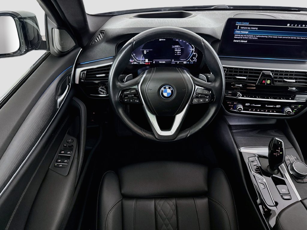 Used 2022 Dark Graphite BMW 530e iPerformance image 10