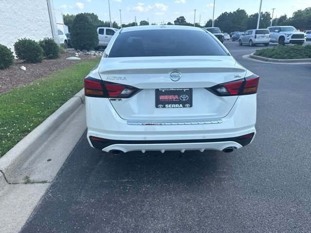 Used 2022 White Nissan 2.5 SL image 6