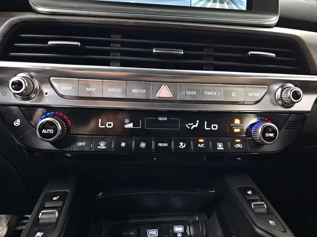Used 2021 Silver Kia SX image 24