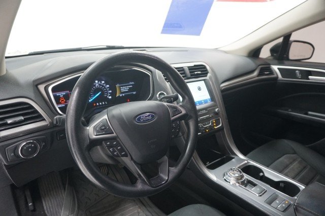 Used 2020 GREY Ford SE image 16