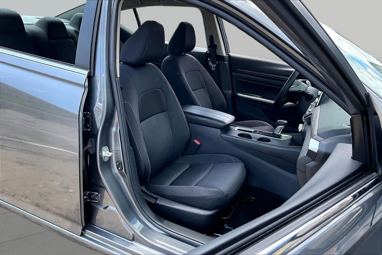 Used 2025 Gun Metallic Nissan SV image 9