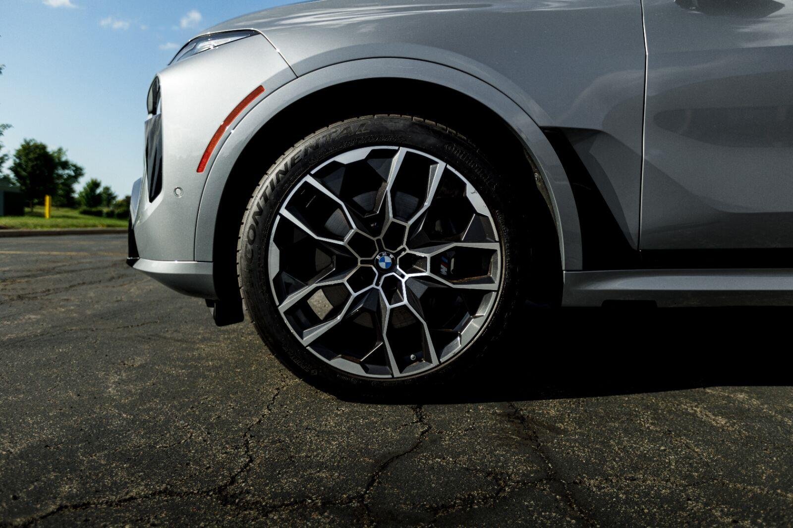 Used 2025 Skyscraper Grey Metallic BMW M60i image 11