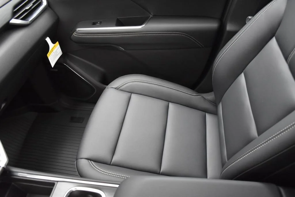 New 2026 Sterling Metallic GMC Elevation image 16
