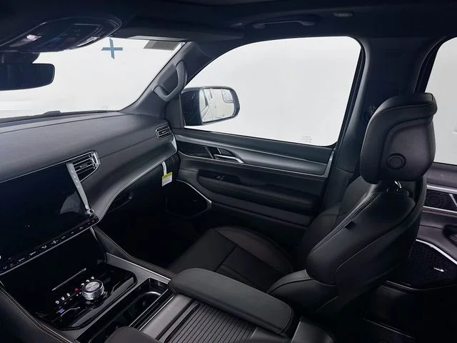 New 2026 Bright White Clear-Coat Exterior Paint Jeep Grand Wagoneer image 24
