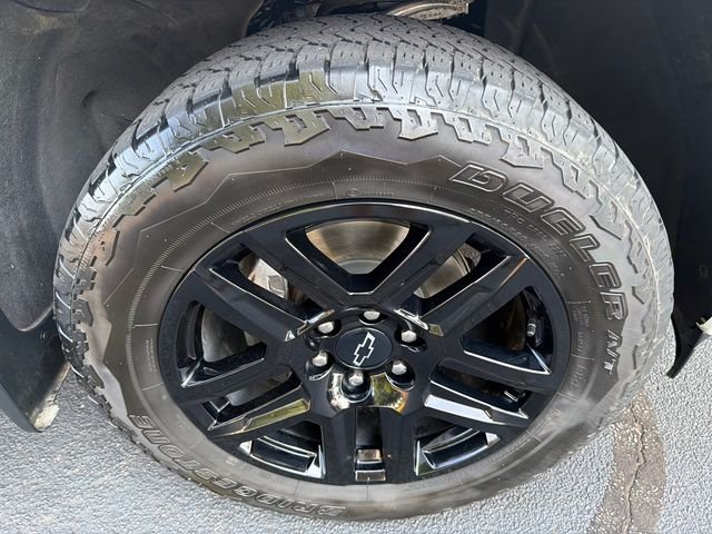 Used 2023 White Chevrolet Custom image 12