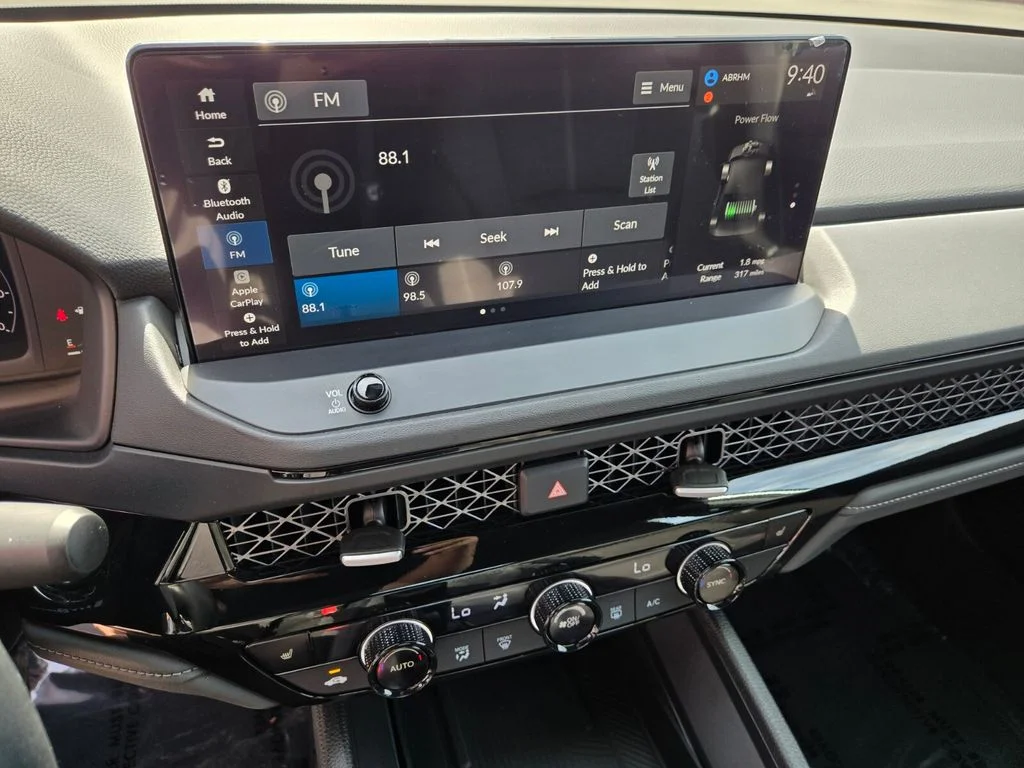 Used 2025  Honda Sport image 23