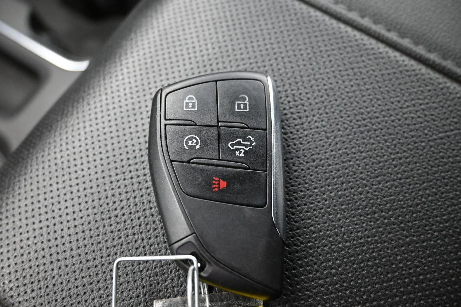 Used 2023 SILVER                    GMC  image 39