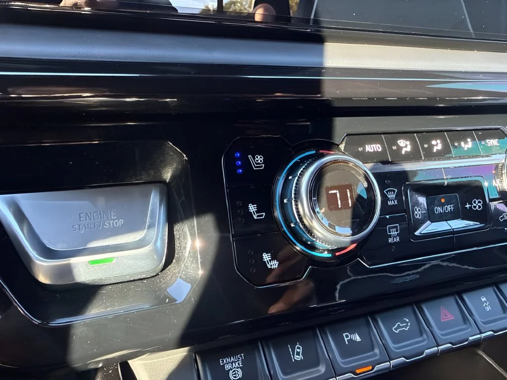 Used 2025 White GMC AT4X image 22