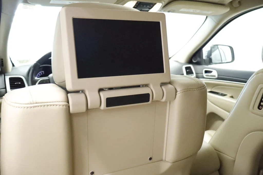 Certified Used 2020 Silver Jeep Limited image 19