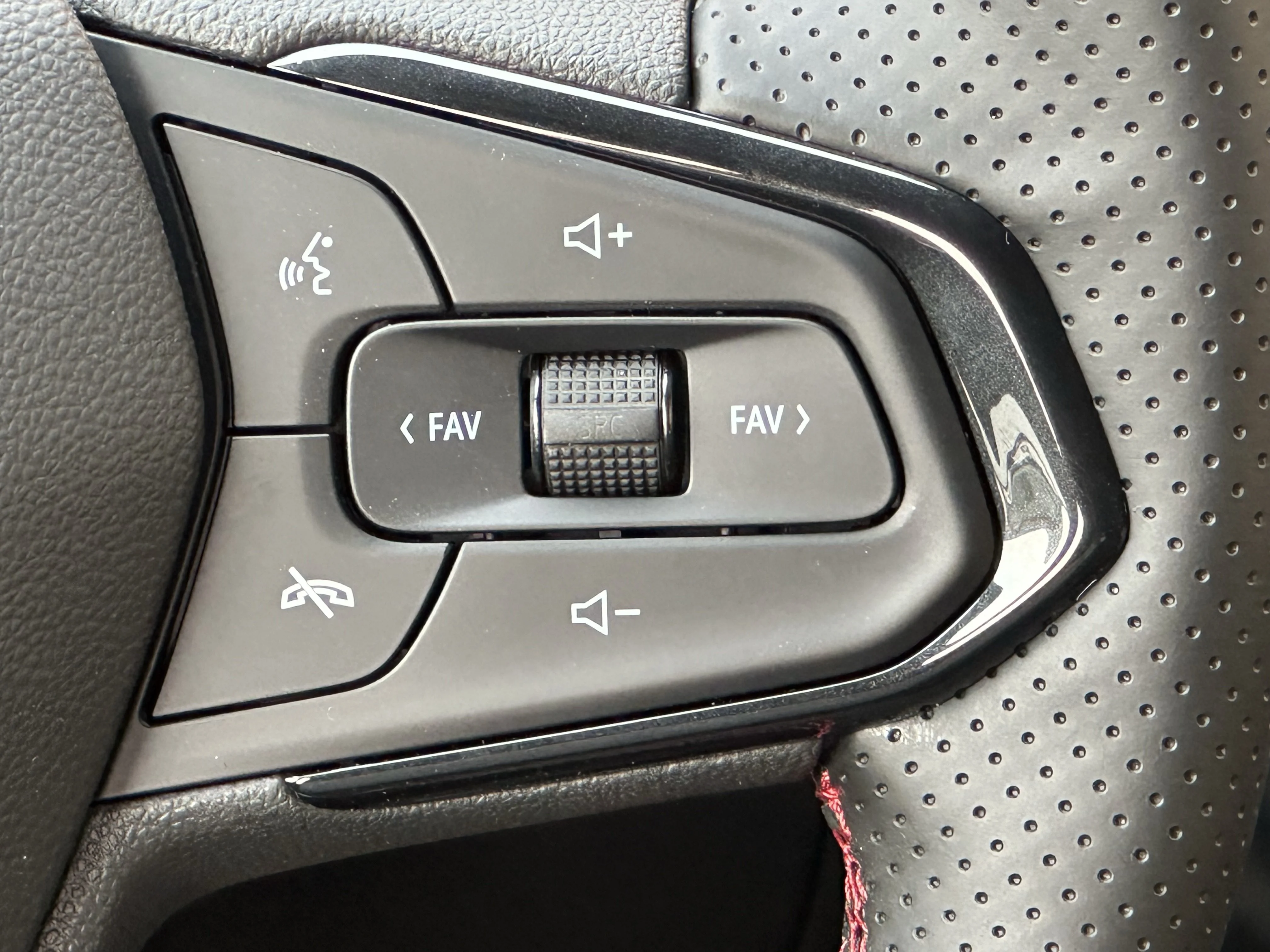 New 2026 Mosaic Black Metallic Chevrolet 1RS image 13