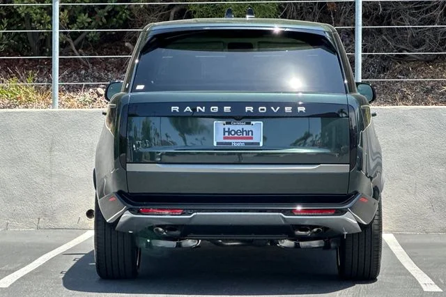 New 2026 Belgravia Green Land Rover SE image 4