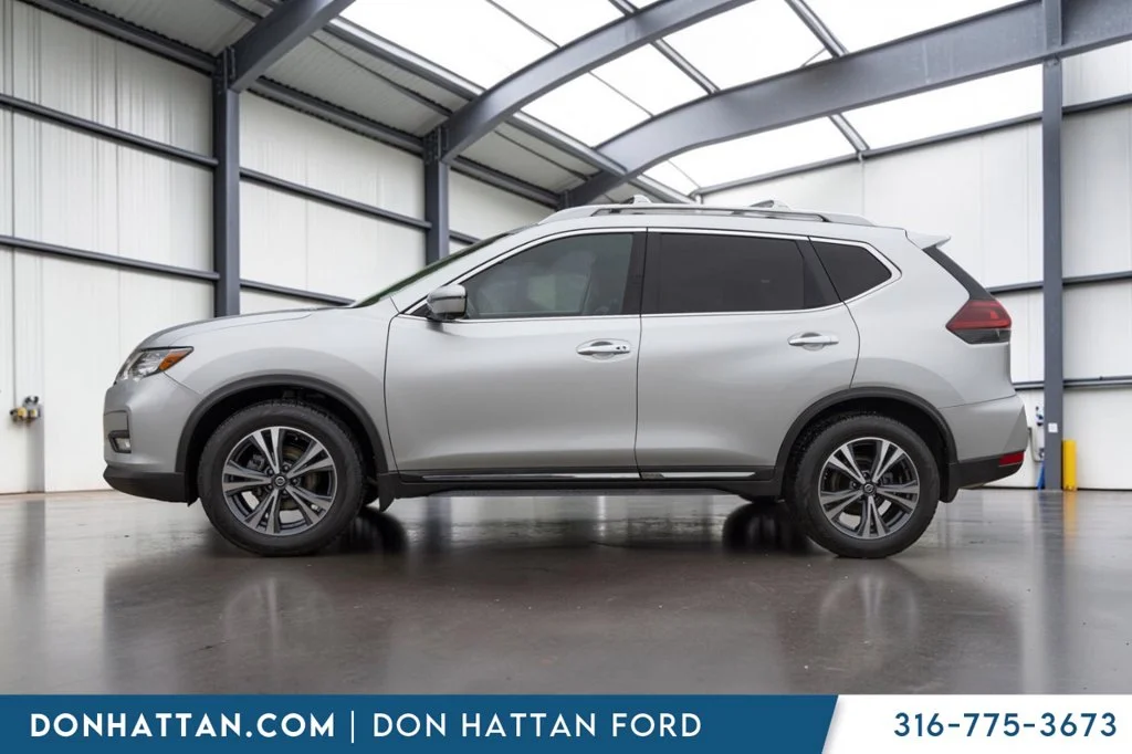 Used 2018 Silver Nissan SL image 3