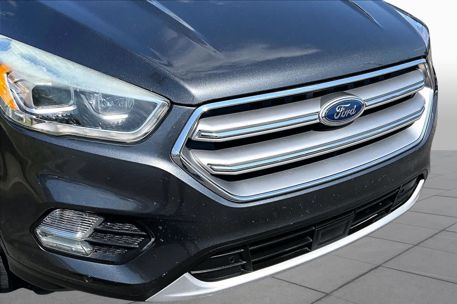 Used 2017 Magnetic Ford Titanium image 30