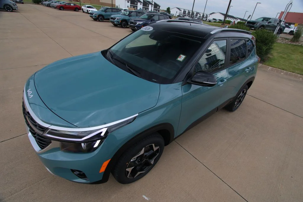 New 2026 Pluton Blue / Black Roof Kia S image 18
