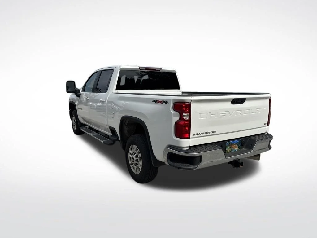 Used 2025 Summit White Chevrolet LT image 6