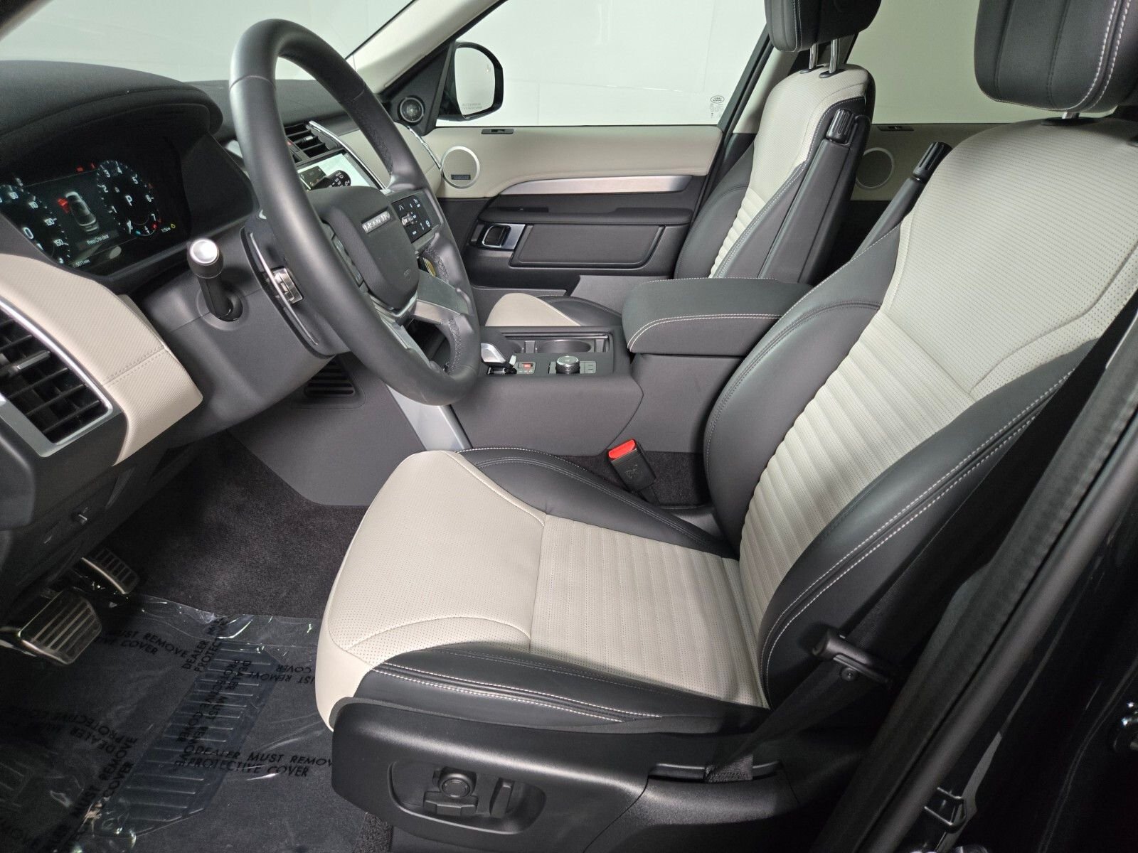 Used 2026 Santorini Black Metallic Land Rover Gemini Edition image 11