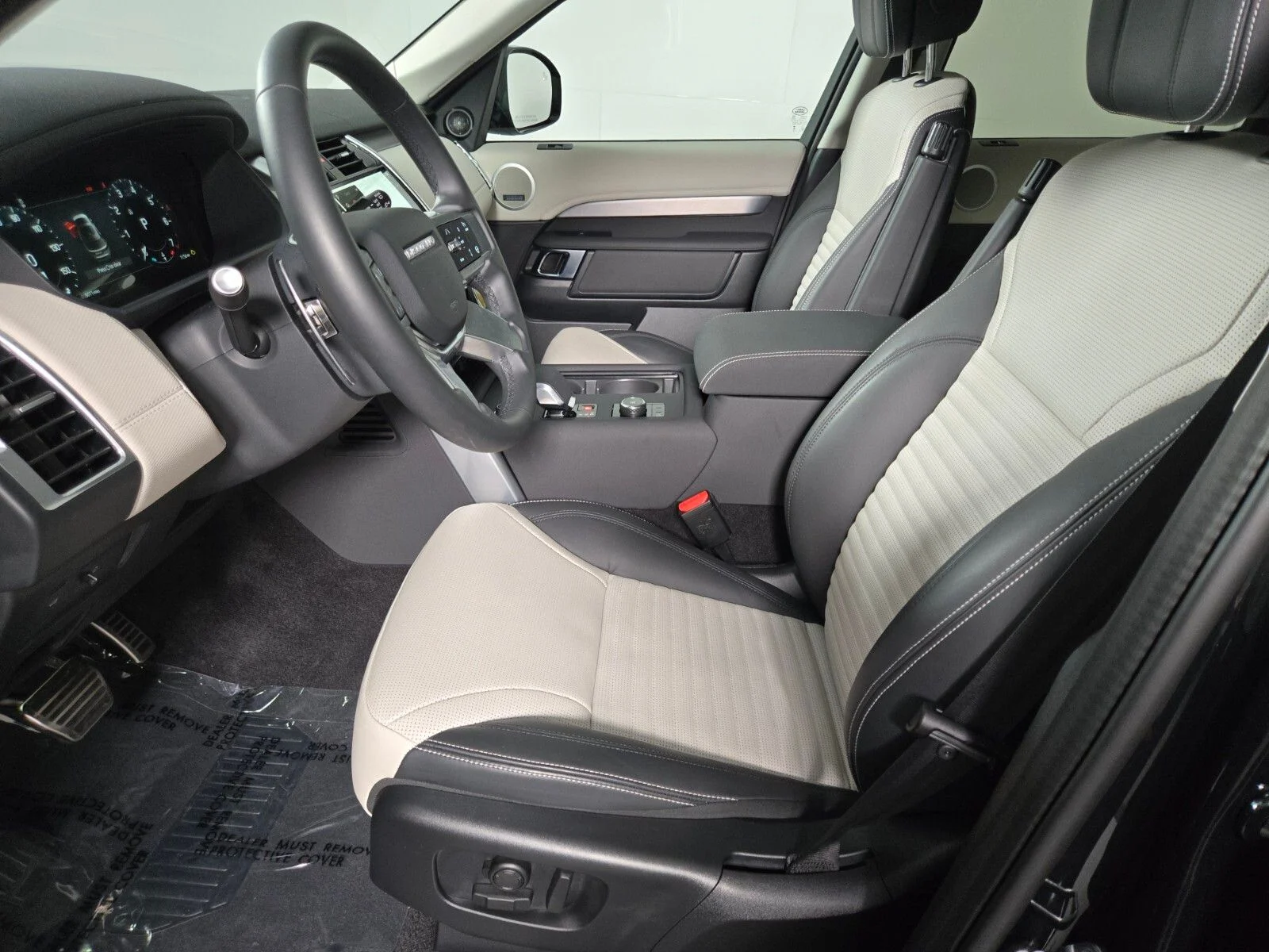 Used 2026 Santorini Black Metallic Land Rover  image 12