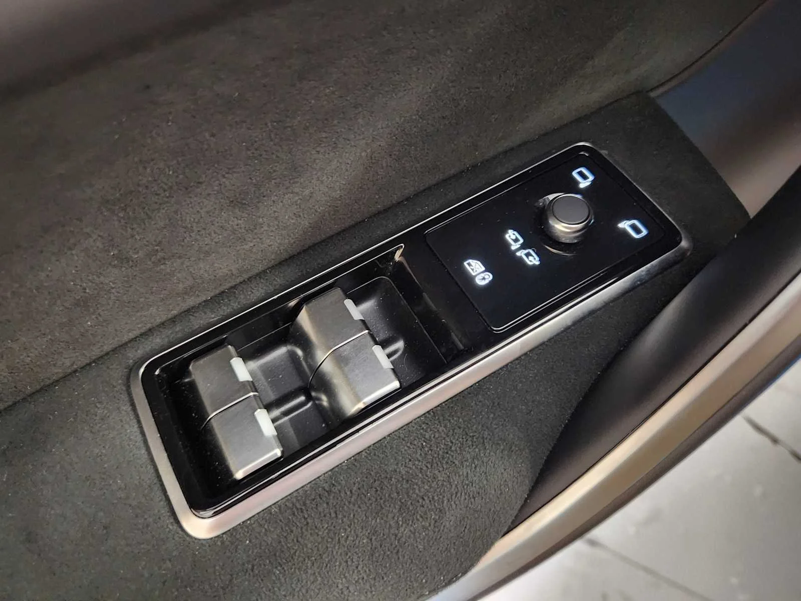 New 2026 Chalk Blue Jaguar SVR 575 Edition image 38