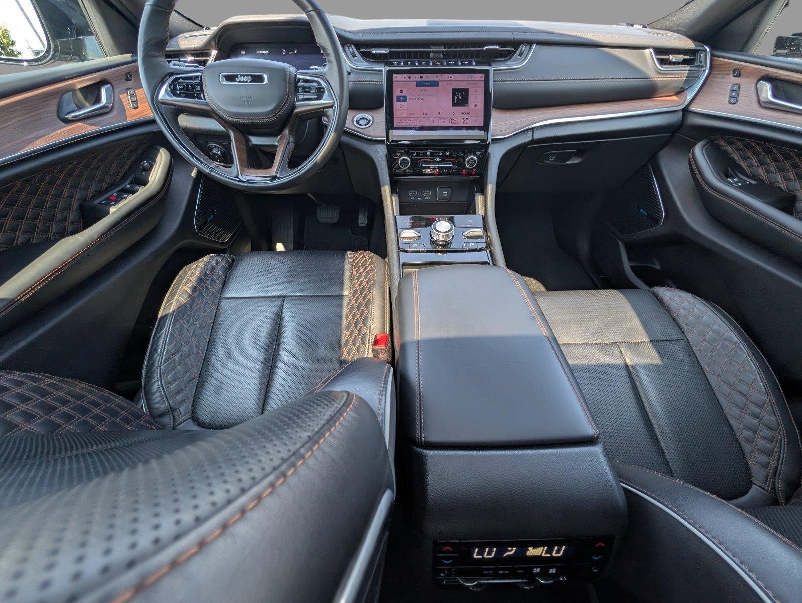 Used 2025 Diamond Black Crystal Pearlcoat Jeep Summit image 29