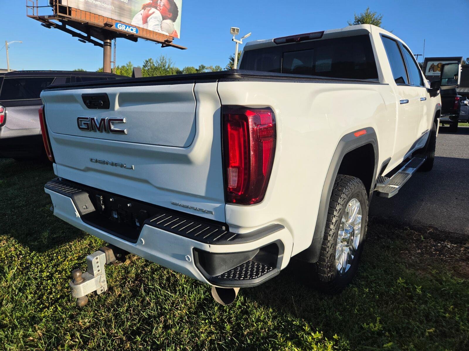 Used 2022 SUMMIT WHITE GMC Denali image 8