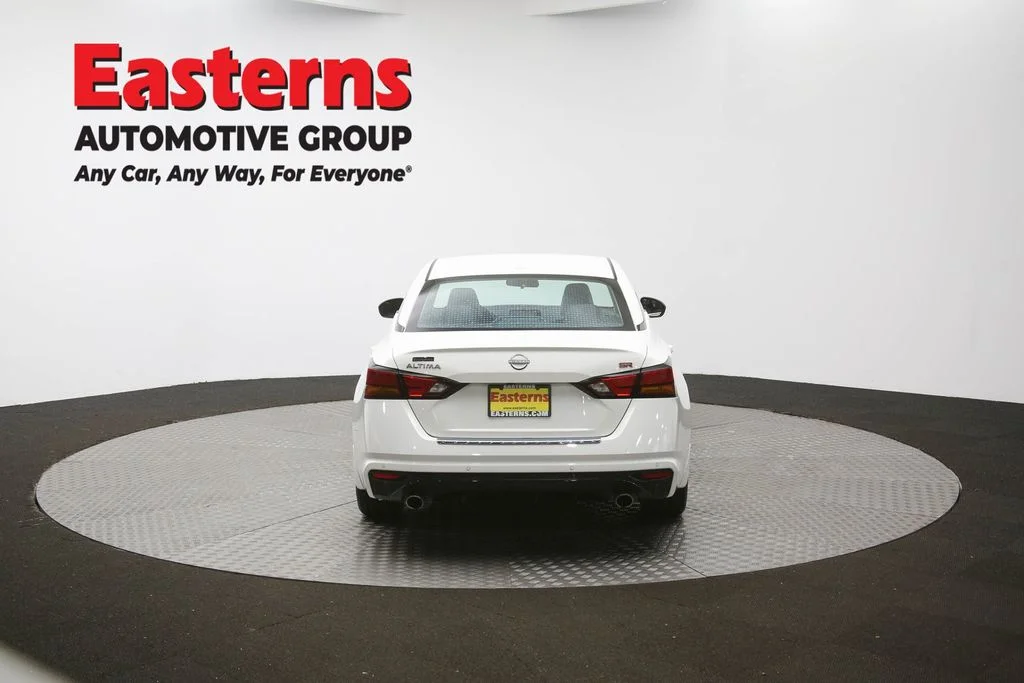 Used 2023 White Nissan 2.5 SR image 34