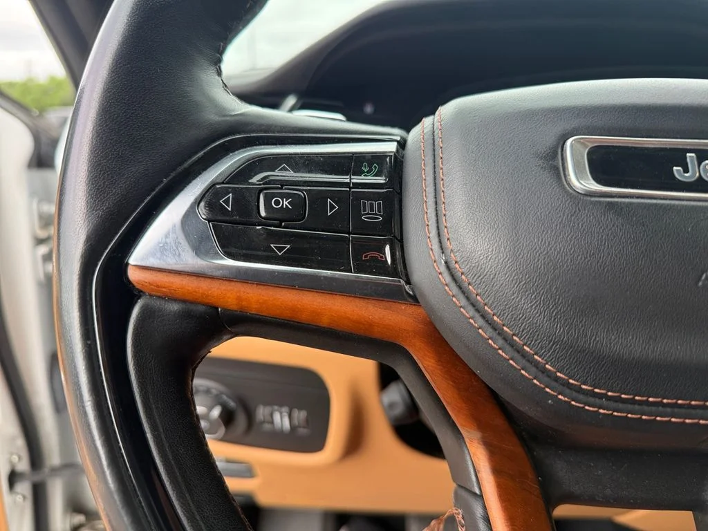 Used 2022 White Jeep Summit image 24