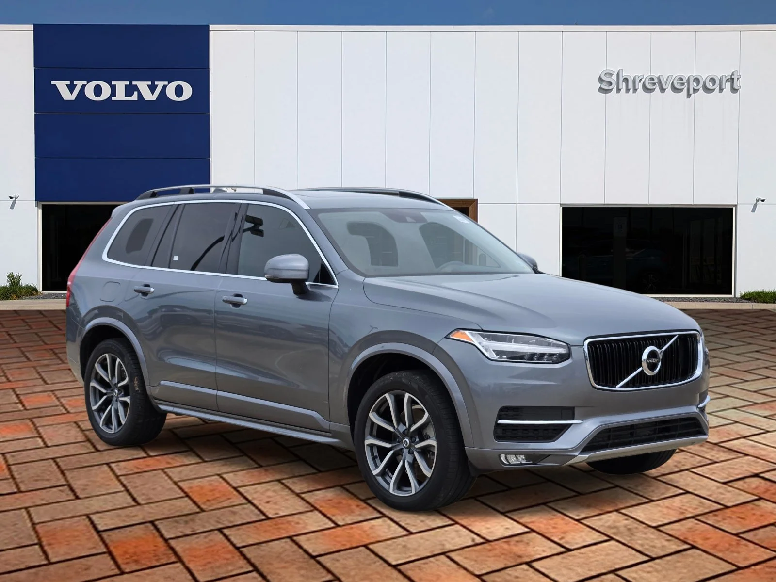 Used 2019 Gray Metallic Volvo Momentum image 3