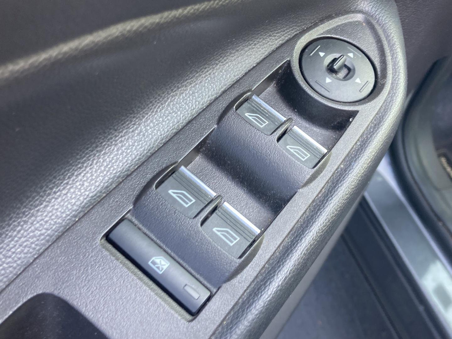 Used 2019 Magnetic Ford SE image 13