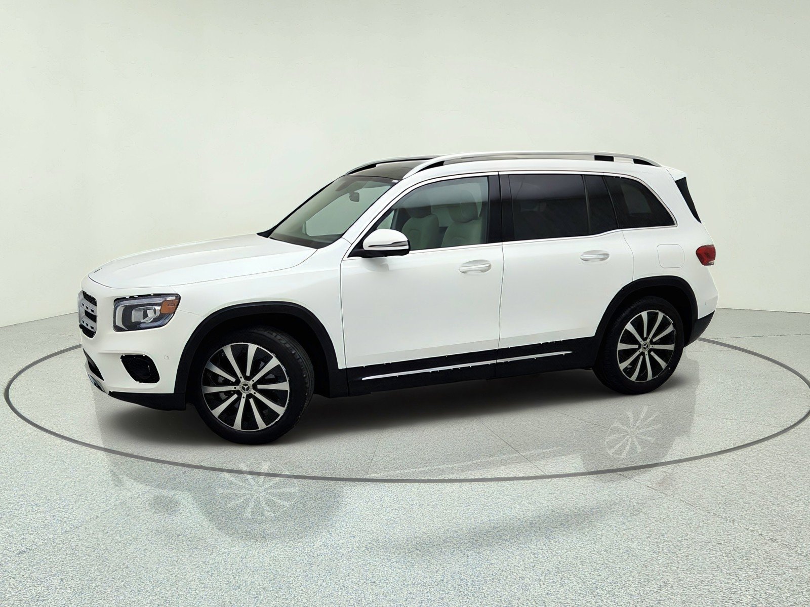 Used 2023 Polar White Mercedes-Benz GLB 250 image 15
