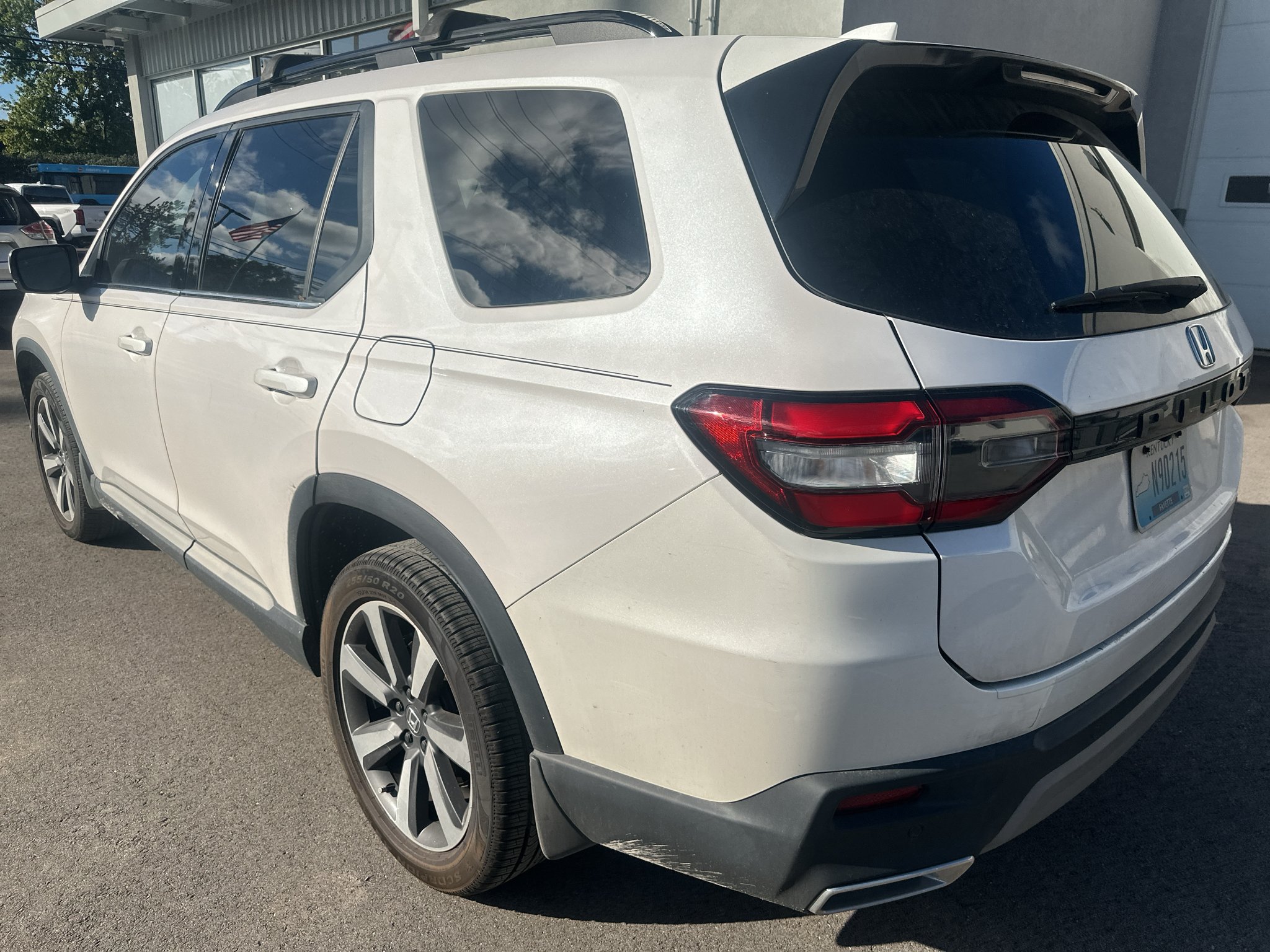 Used 2024 White Honda Touring image 5