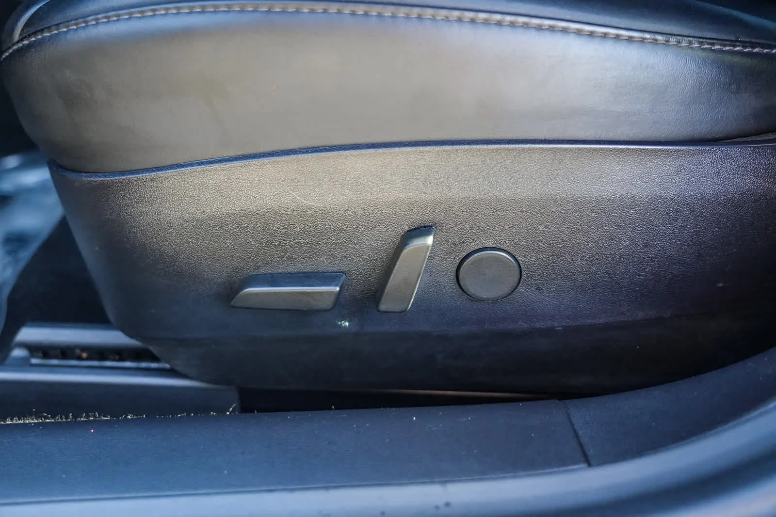 Used 2018  Tesla  image 21