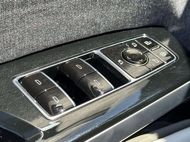 Used 2025 Green Cadillac V-Series image 22