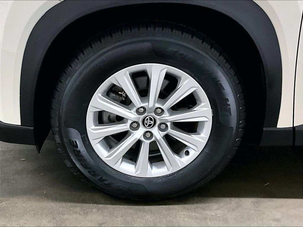 Used 2024 White Toyota XLE image 7
