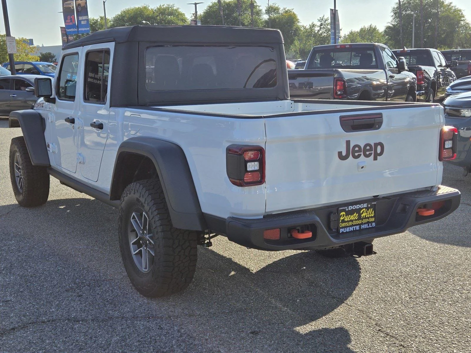 New 2026 Bright White Clear-Coat Exterior Paint Jeep Mojave image 5